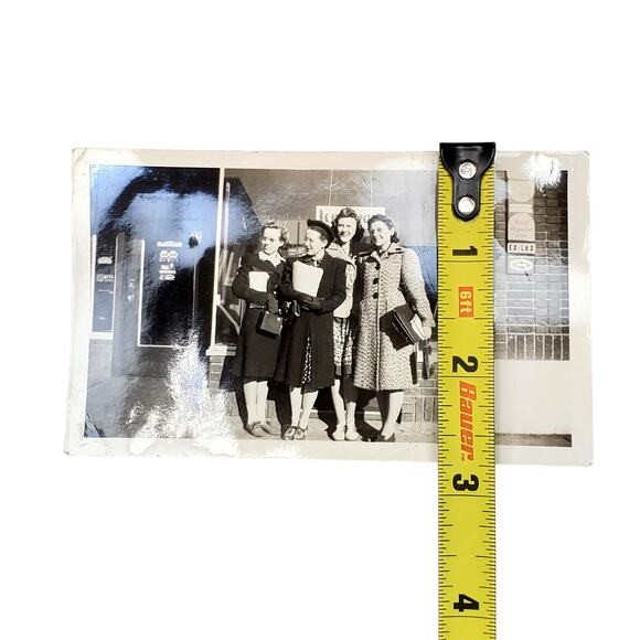 Vtg Girlfriends Posing Together at Store Front Original Monochrome Photography - Picture 2 of 4